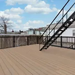 Luxury Suite W Patio Prime Location Toronto